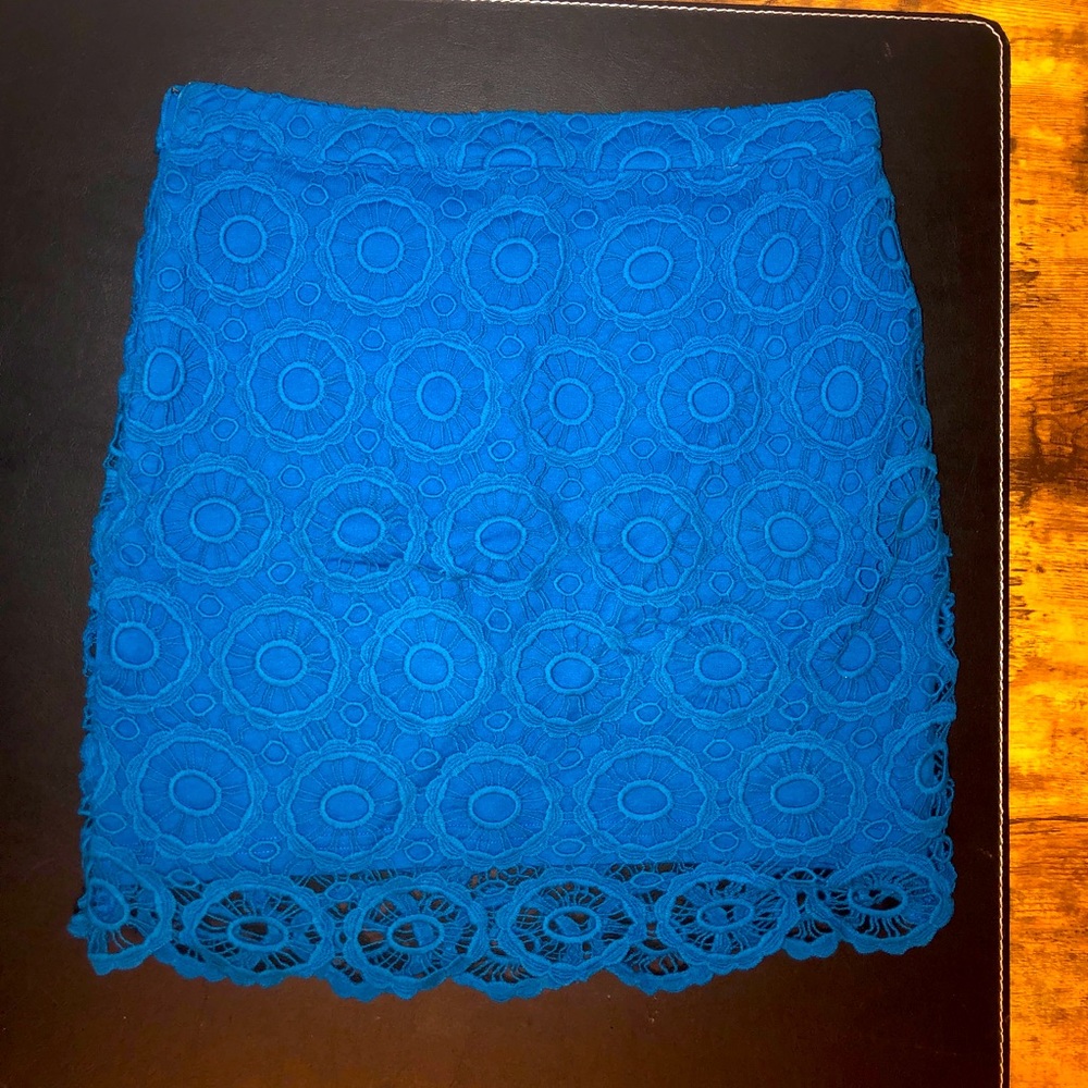 Lace pattern mini skirt